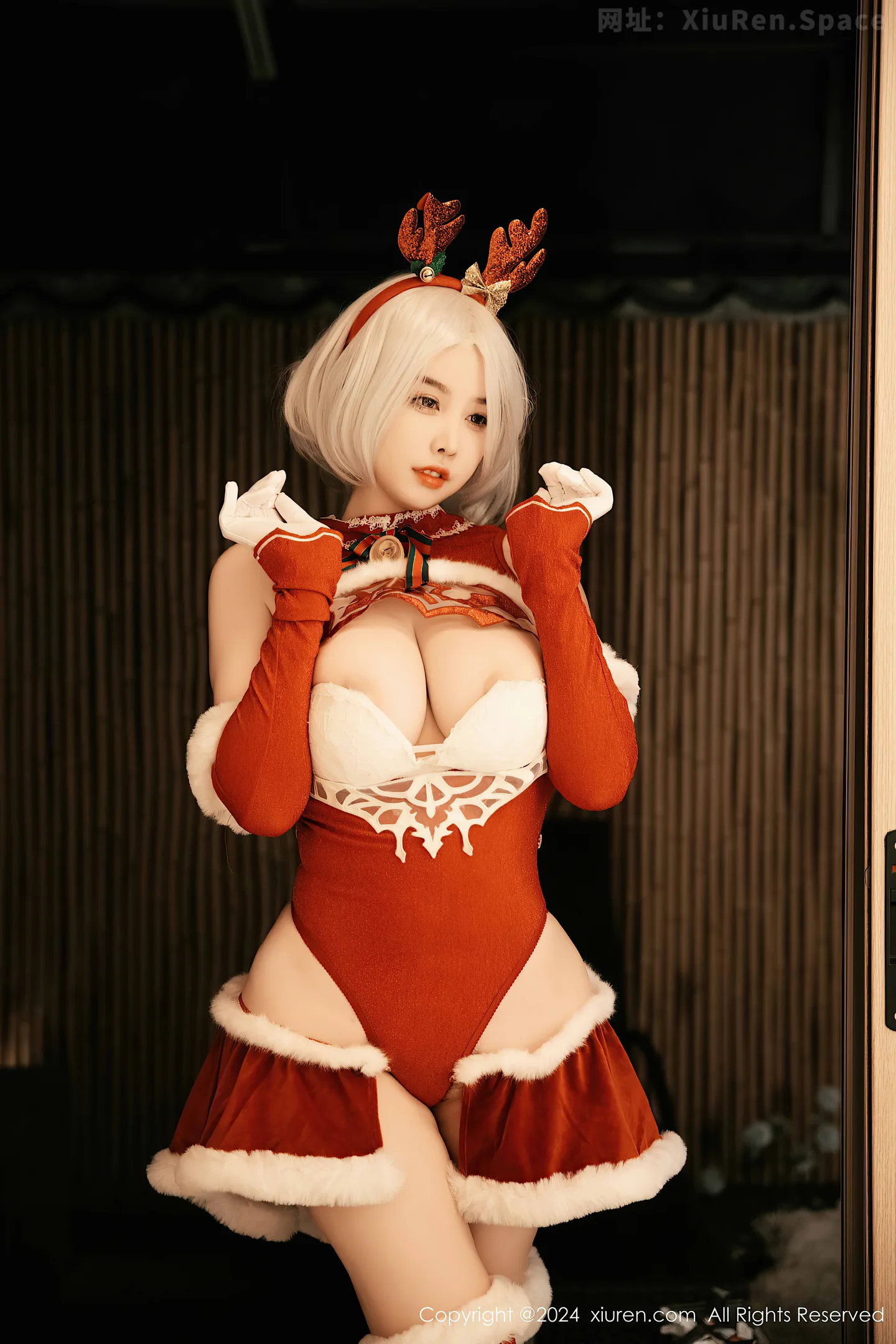 图片[5]-[XiuRen秀人网] VOL.9660 模特樱桃小犊子性感红色圣诞装扮半脱秀丰满身材完美诱惑写真55P-秀人网官方网站